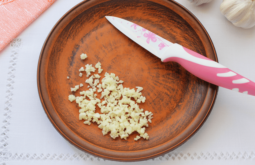 chopped garlic for warts